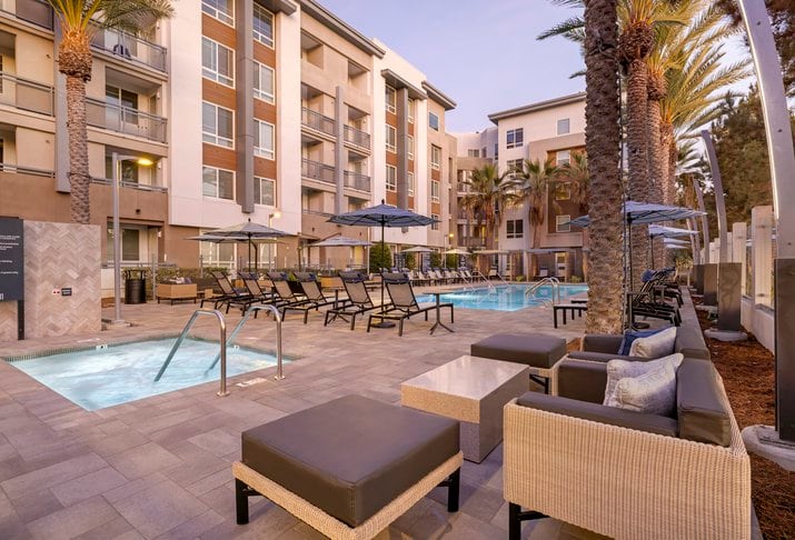Avalon Irvine exterior image