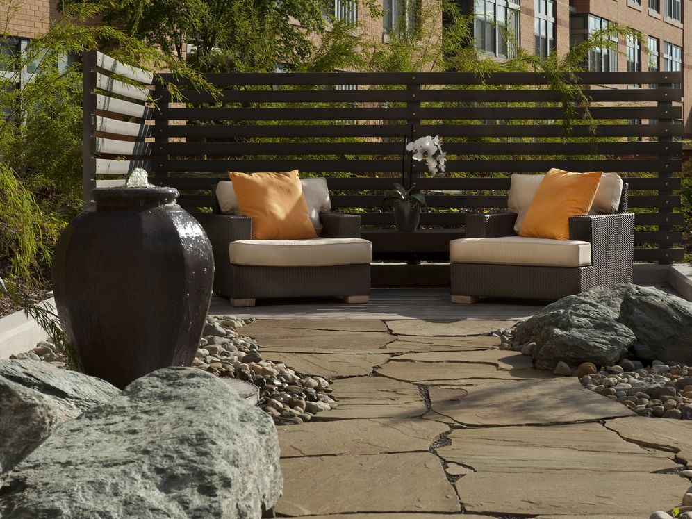 Courtyard with lounge seating