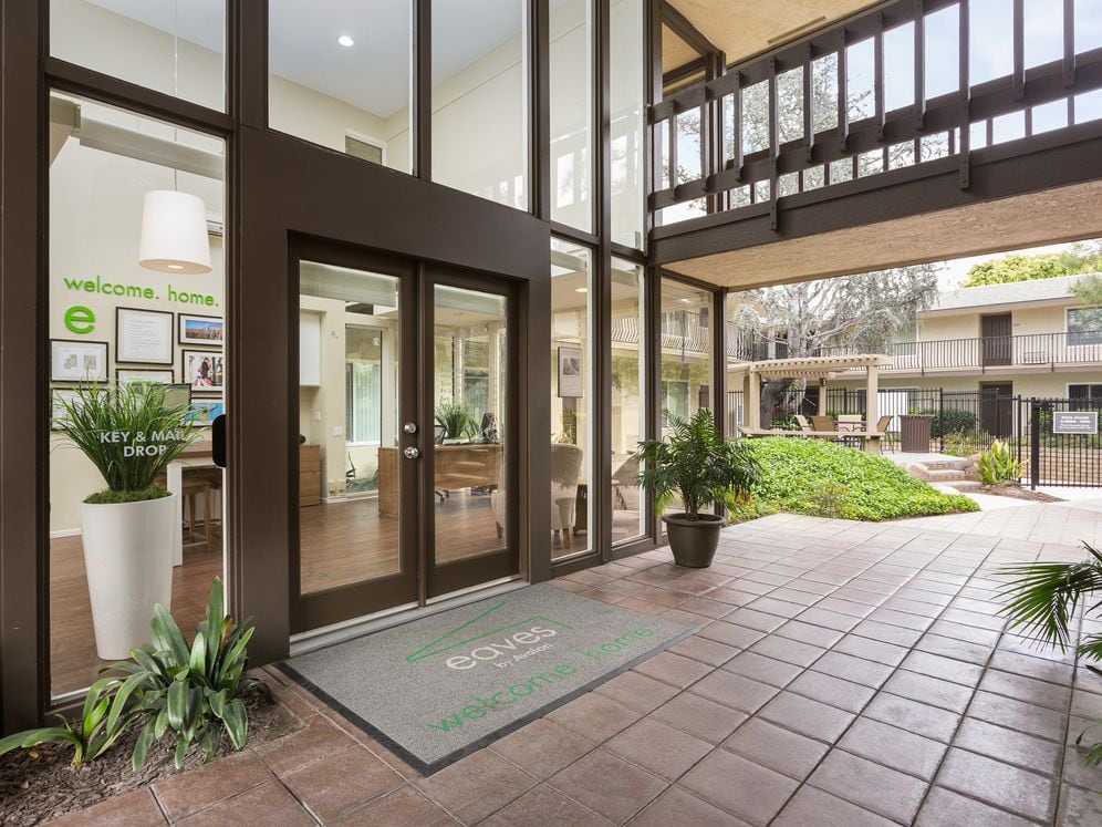 Leasing center