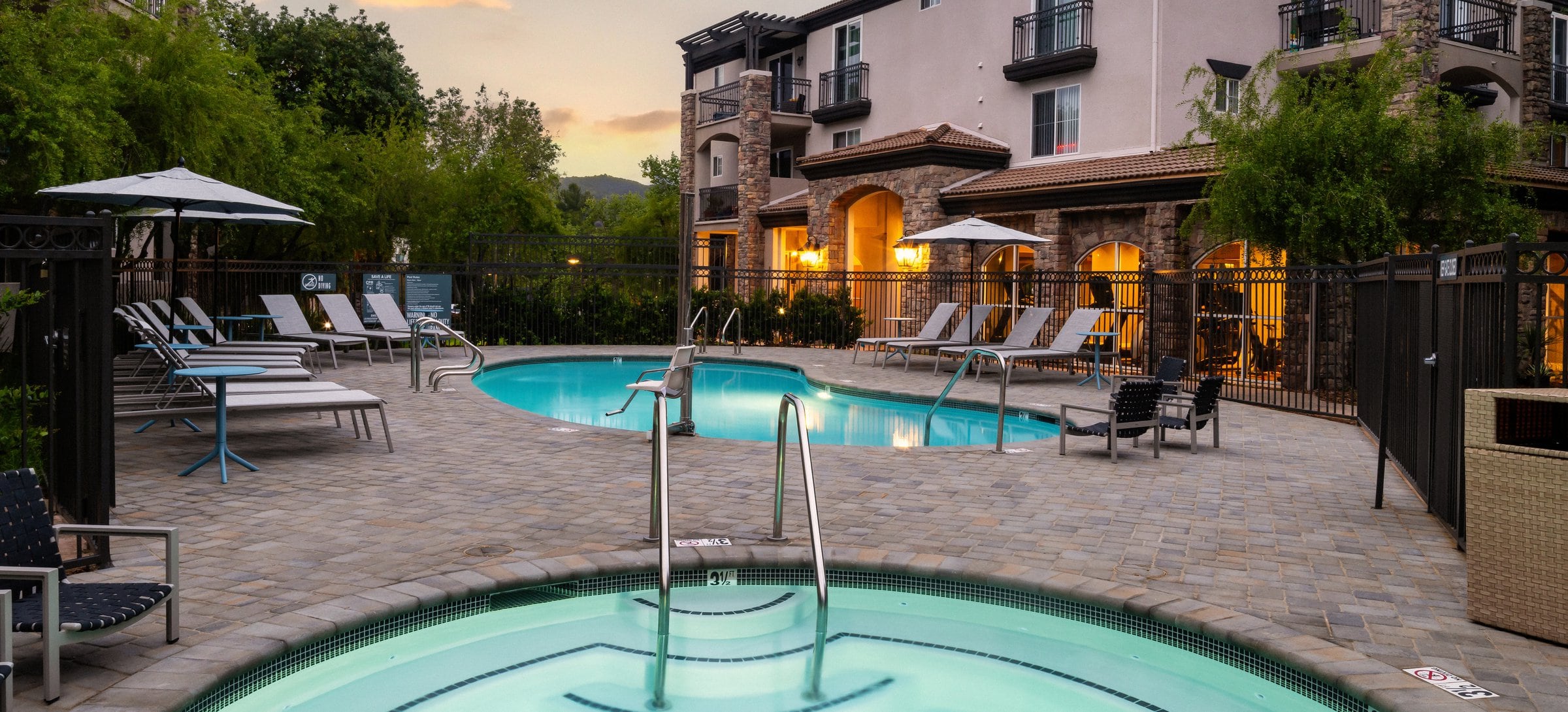 Avalon Thousand Oaks Plaza CA581 4.23.2025