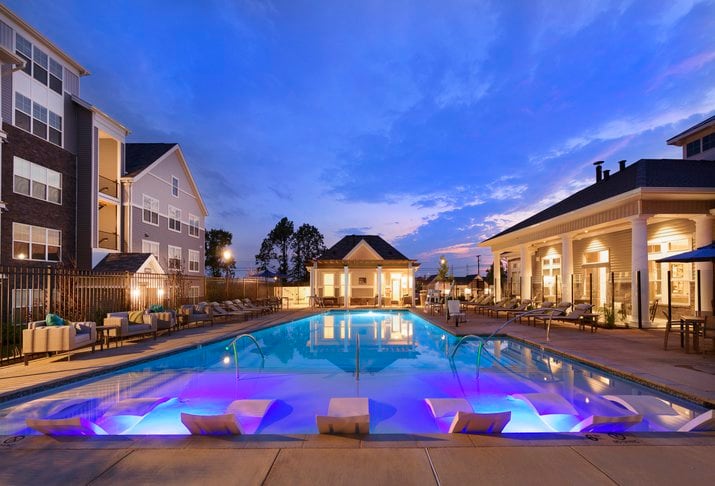 Avalon Laurel exterior image