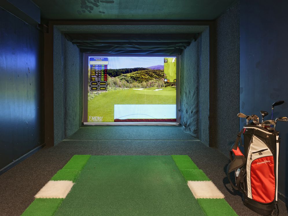Virtual golf simulator
