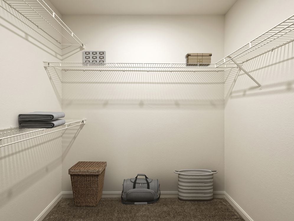 Walk in closet with linen rack and storage space