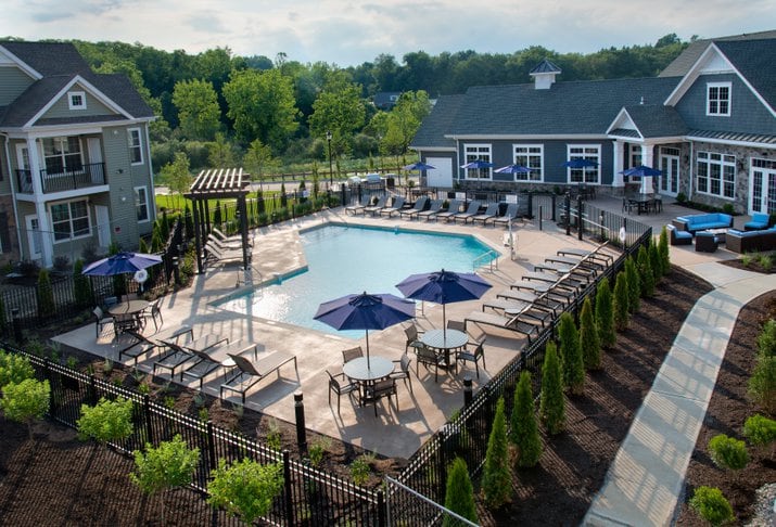 Avalon Somers exterior image