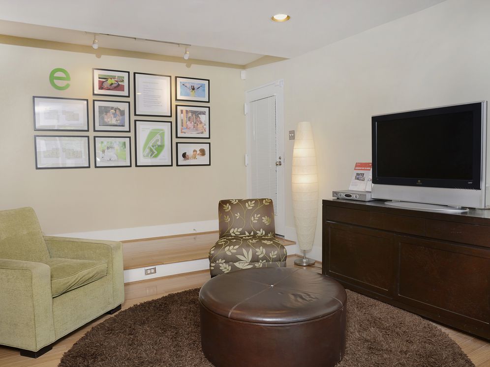 Leasing center