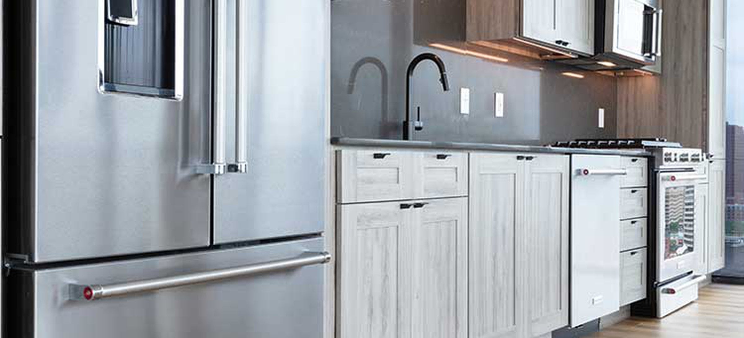 Penthouse-level Signature Collection apartment homes feature kitchens with upgraded appliances