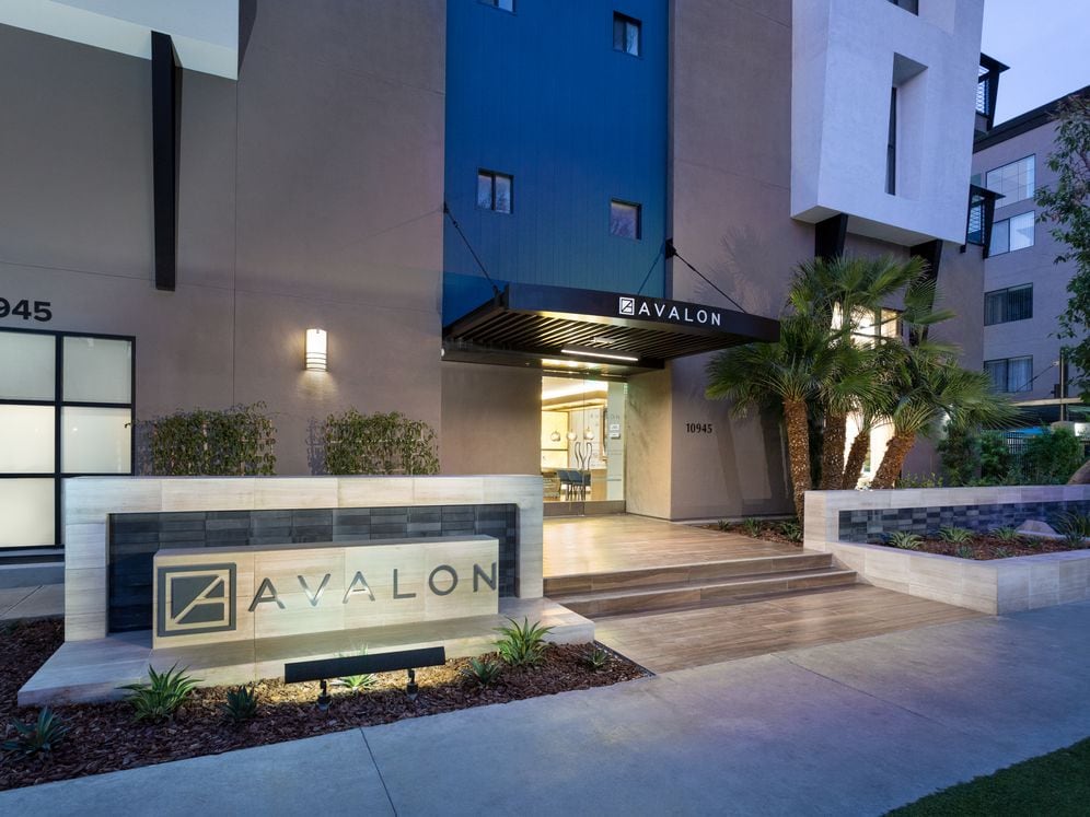 Leasing entrance