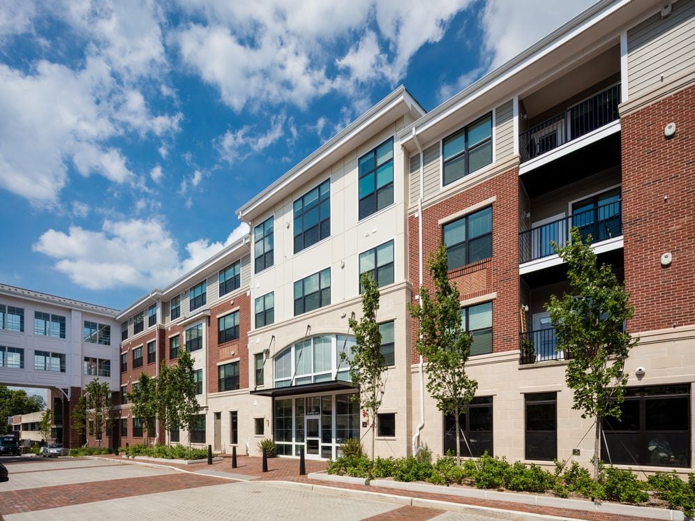 Leasing Exterior
